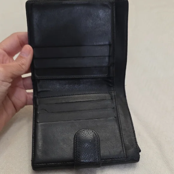 CHANEL Black Pebbled Leather Wallet - Picture 4 of 16